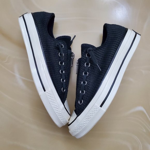 ✨LIMITED EDITION✨ Converse Embossed Suede Chuck 70 Zip - Picture 4 of 8
